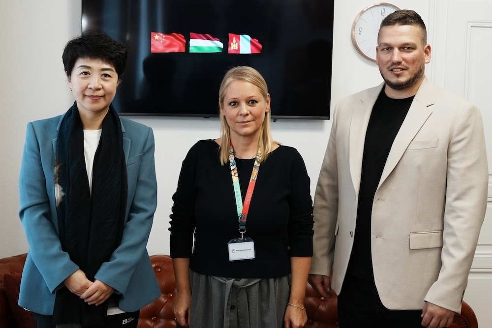 Prof. Li Jiashan, M. Lezsák Gabriella, Neparáczki Endre