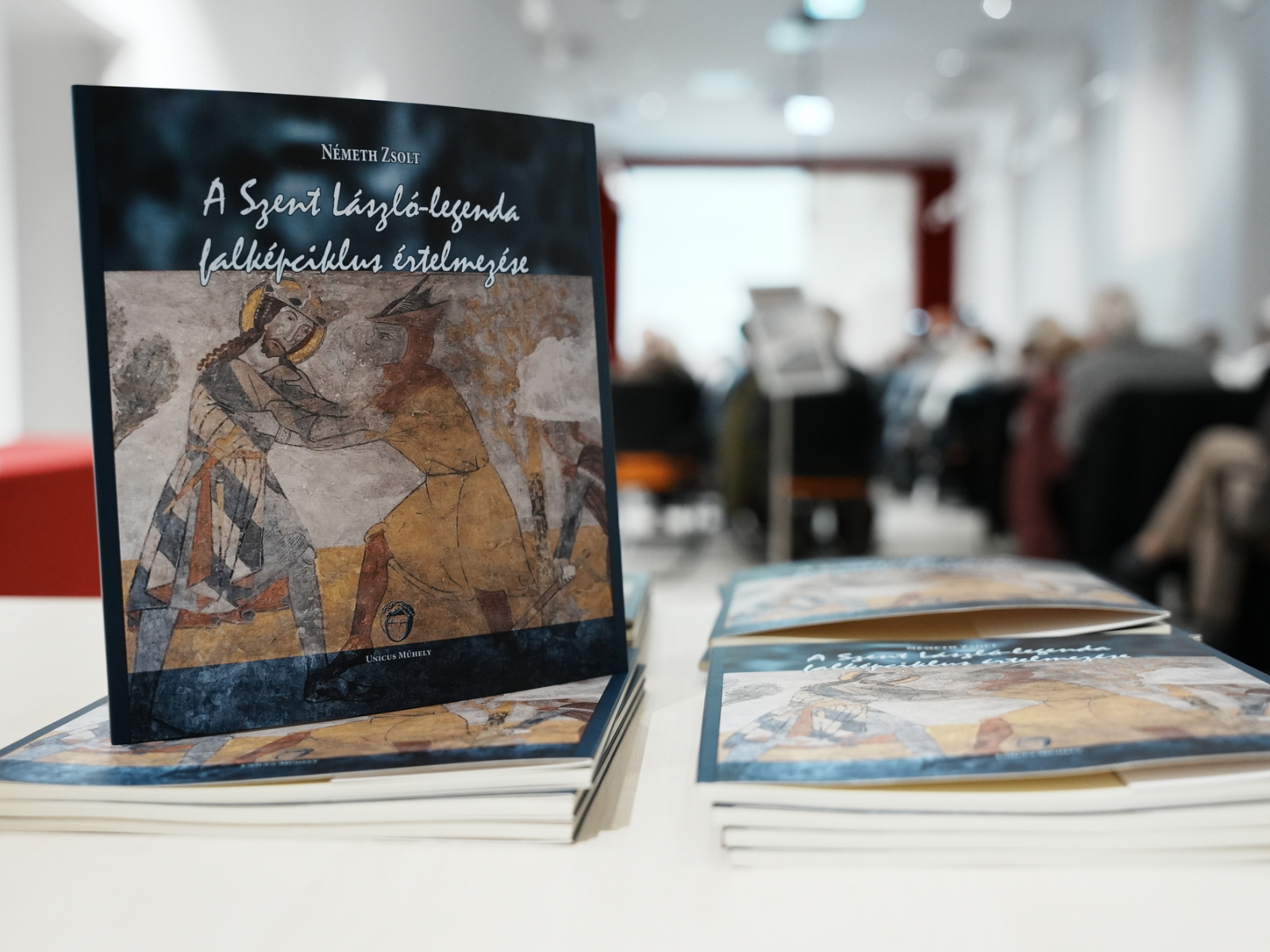 A Szent László-legenda falképciklusok értelmezése című kötetet